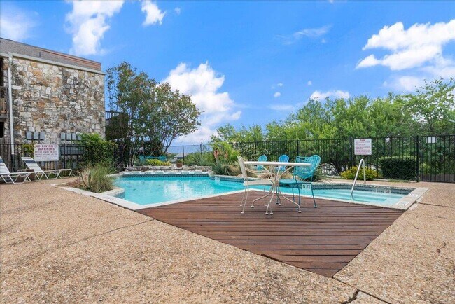 Building Photo - 6903 Deatonhill Dr