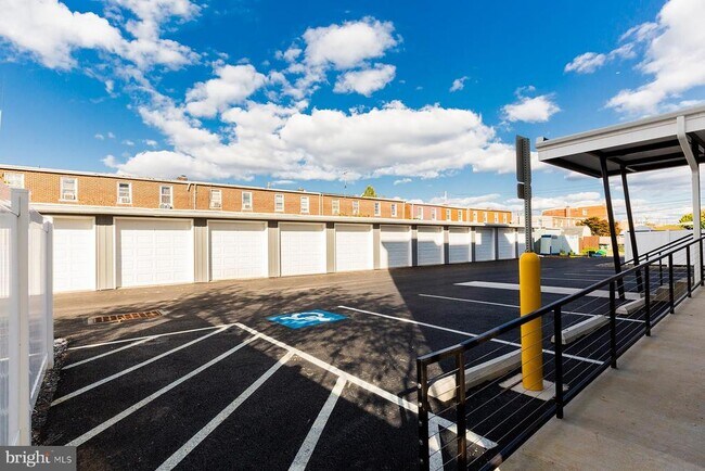 Building Photo - 9-213-UNI9 Jackson Dr