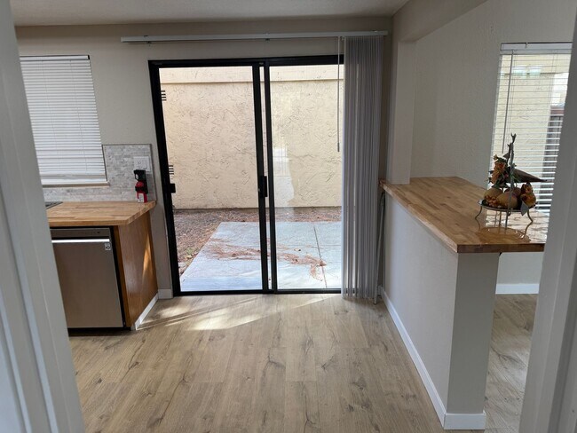 Building Photo - Updated 3 Bedroom 2.5 Bath 2 Story Condo Fairfield *Star Rentals