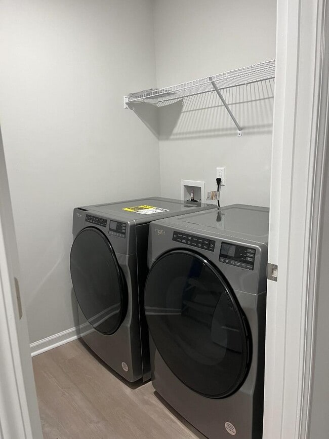 Building Photo - 147 Pine Gate Dr