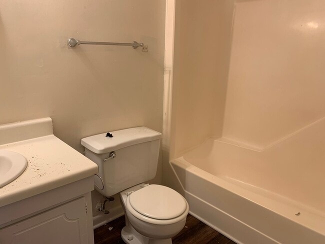 Building Photo - One-month FREE rent! Apply by 3/20/26.