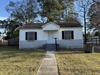 Building Photo - 810 Martha St