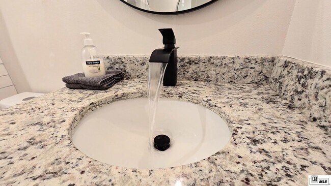 Building Photo - 923 Fortune Dr