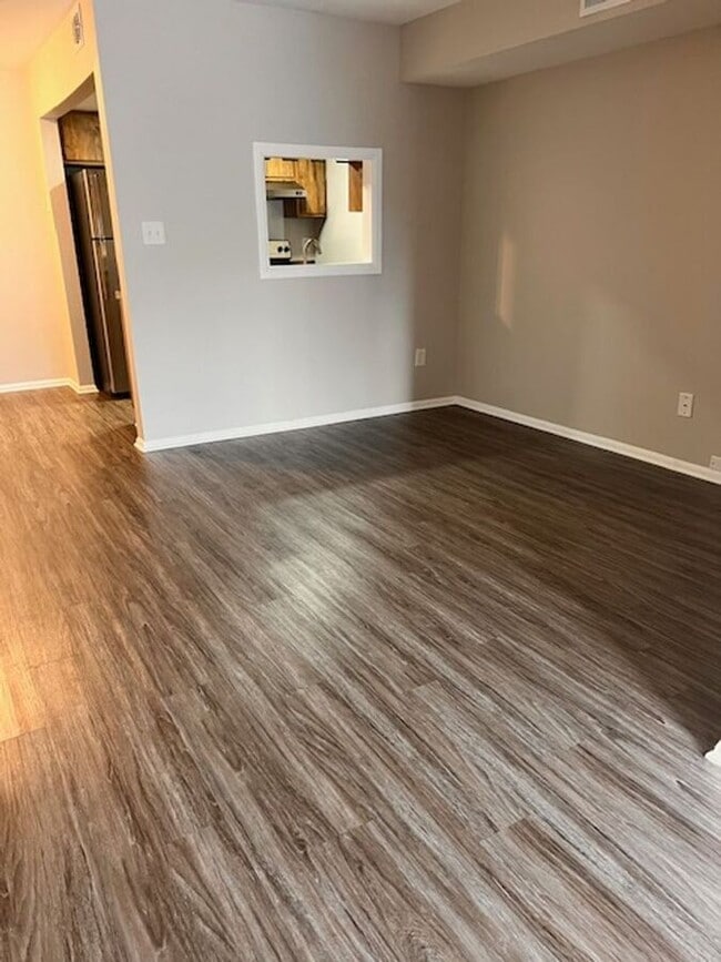 Building Photo - 1043 Scarborough Ct