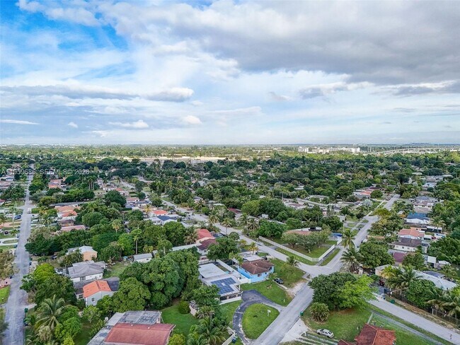 Building Photo - 14530 Garden Dr