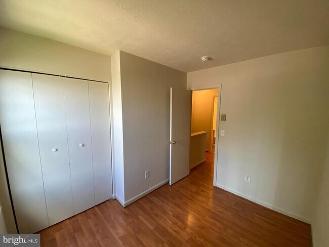 Building Photo - 624 Highview Ct