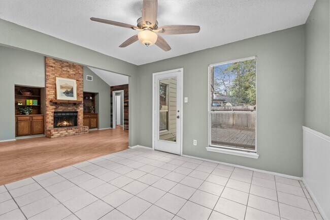 Building Photo - 6 S Pineplank Ct