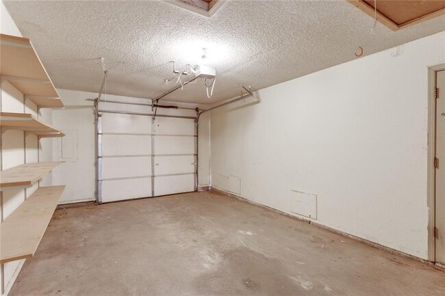 Building Photo - 2930 Colonial Ln