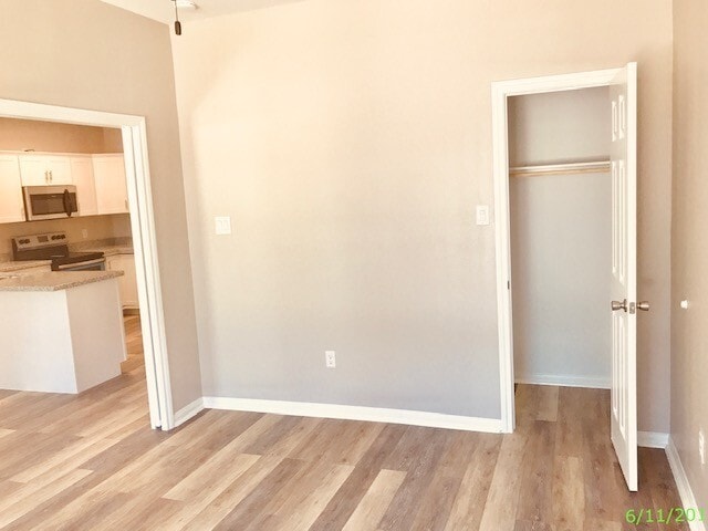 Building Photo - Beautiful 1 Story MOVE IN READY New Construction home in Lake Conroe Village Subdivision. This Go...