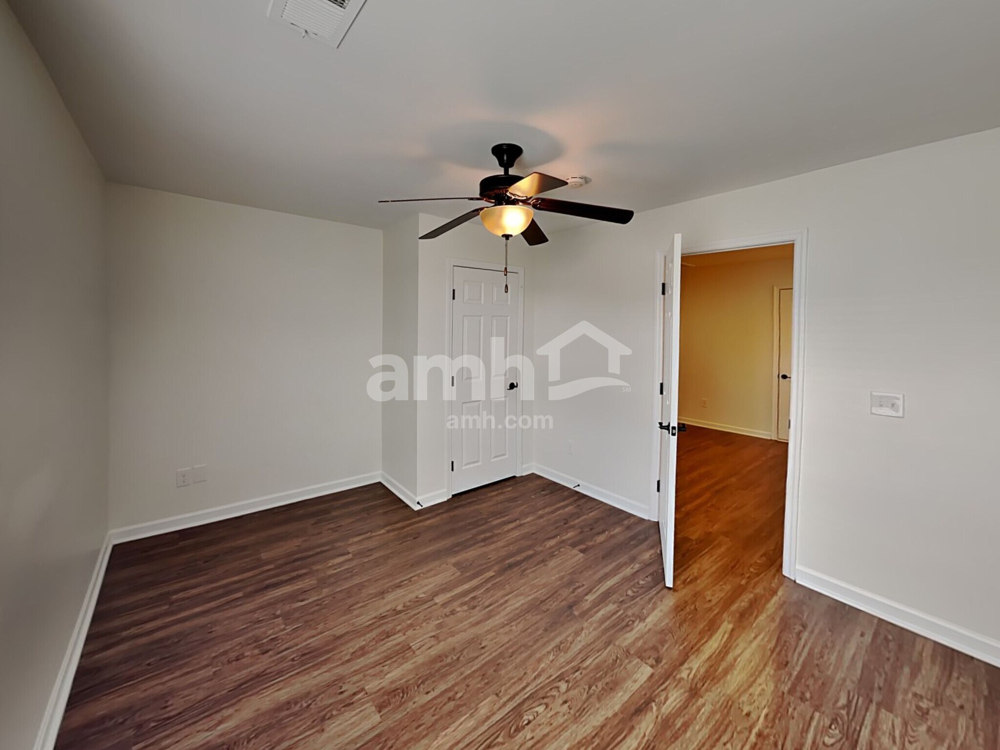 Building Photo - 2215 Ambergate Dr