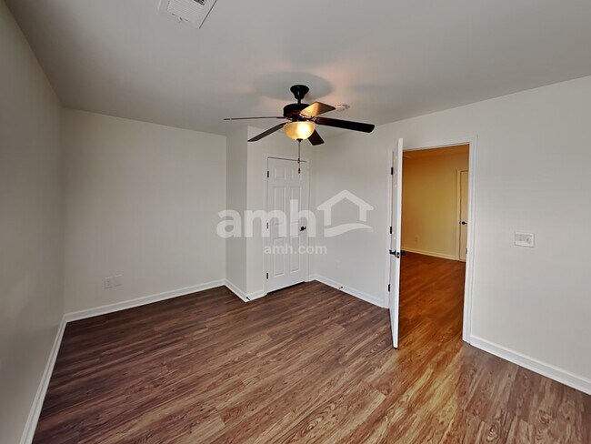 Building Photo - 2215 Ambergate Dr