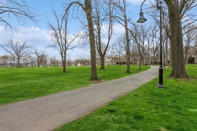 Building Photo - 20 Bentley Ave