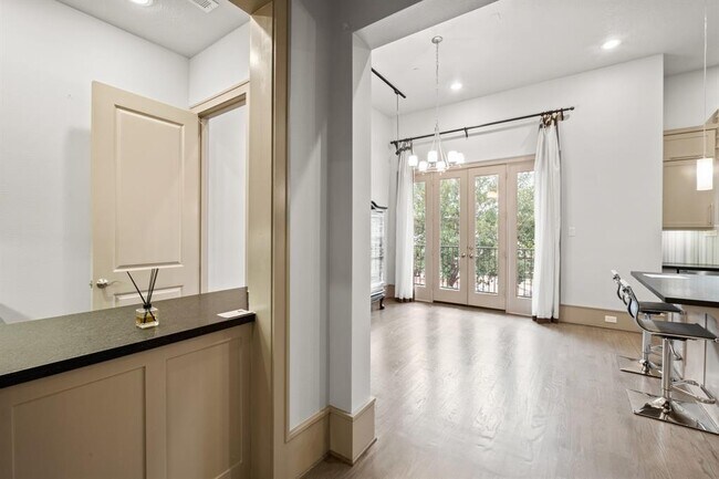 Building Photo - 1405 Lake Pointe Pkwy