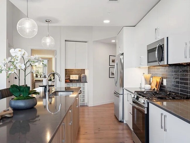 Building Photo - 1212 Demonbreun St