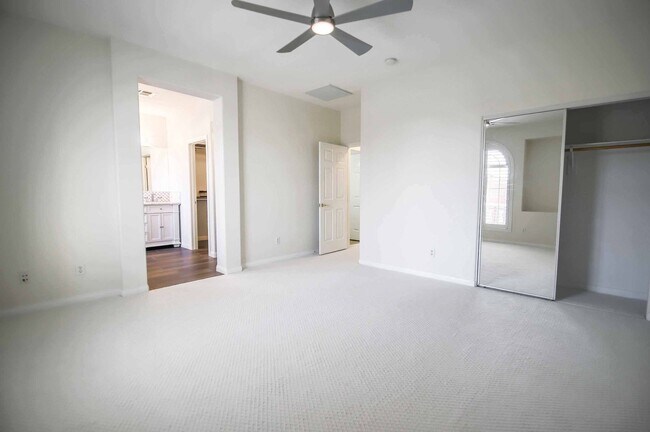 Building Photo - 3 BEDROOM SPACIOUS HOME IN SUMMERLIN!