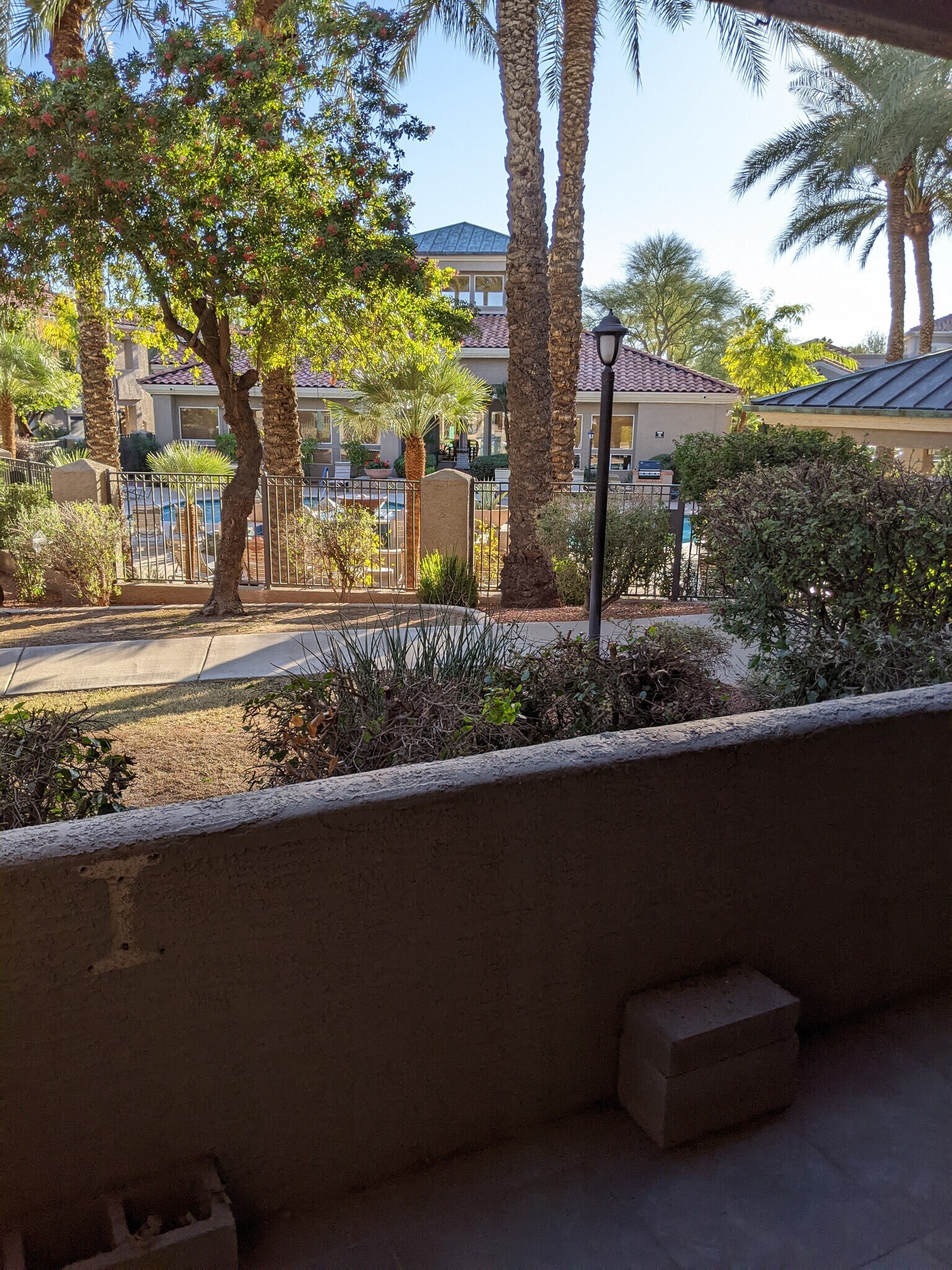 Poolside condo - 3830 E Lakewood Pky E