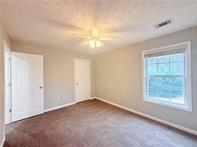 Building Photo - 945 Sweet Mill Ln