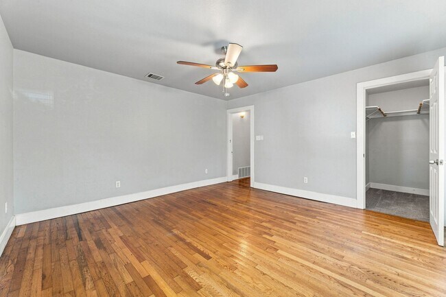 Building Photo - 4612 Bennett Ave
