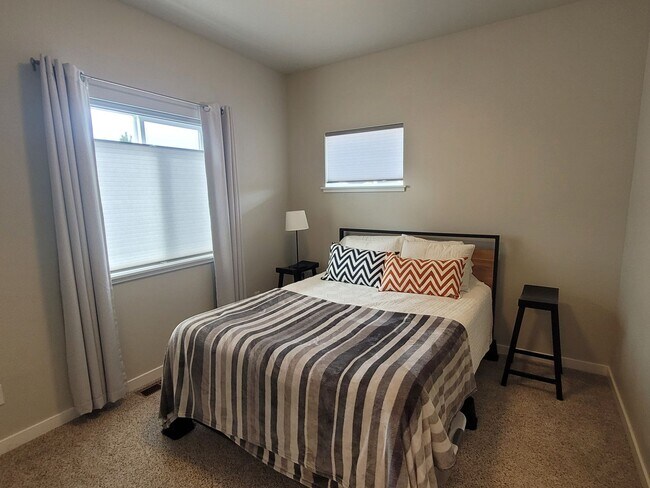 Building Photo - Furnished: New Modern Farmhouse Style Home with Abundant Light, Garage, Backyard. 30-day Min.