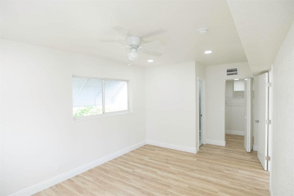 Building Photo - 924 NW 11th Ct