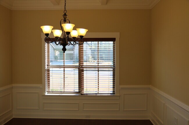 Building Photo - Executive Rental in Cypress Point S/D