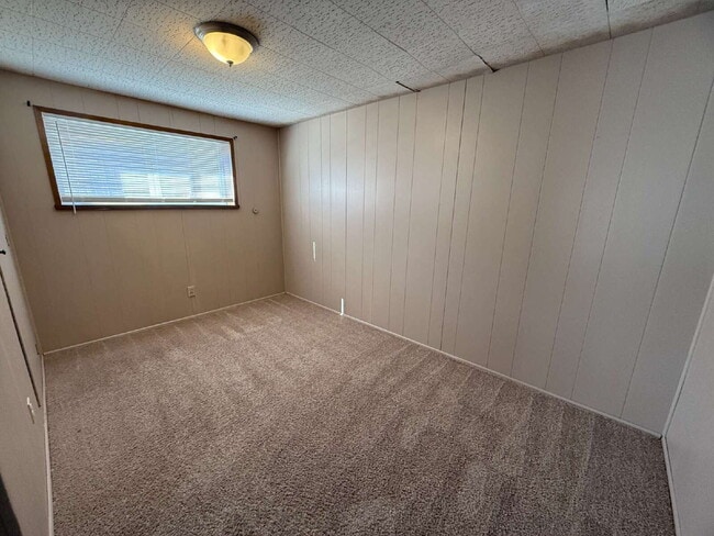 Building Photo - Spacious Home on Corner Lot Available!