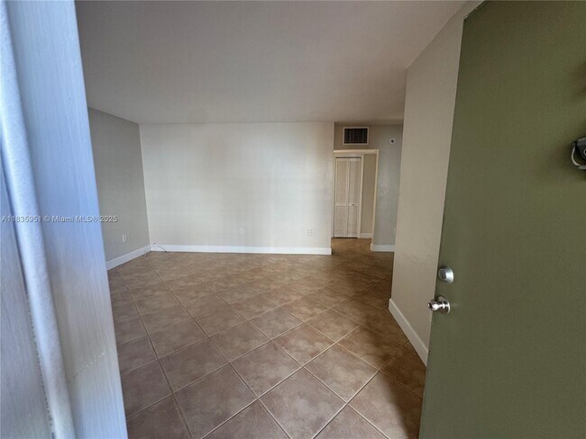 Building Photo - 115 Calabria Ave