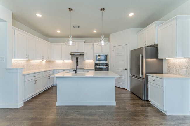 Building Photo - 1110 Stallion Ln