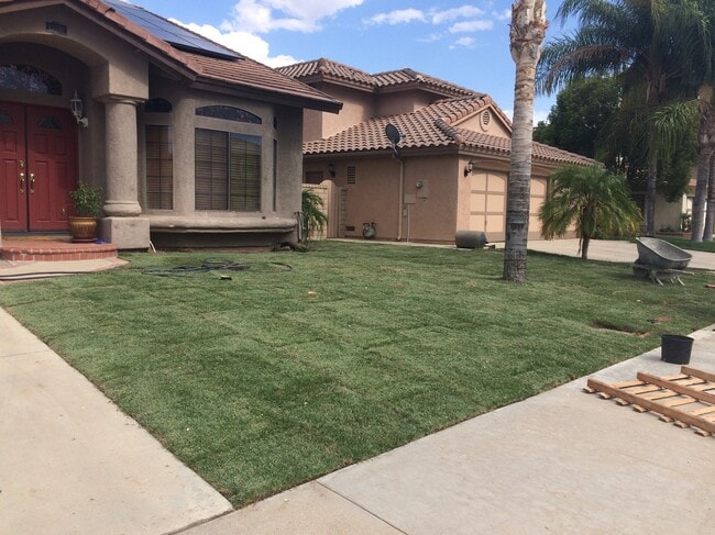 Building Photo - 15550 La Entrada Dr