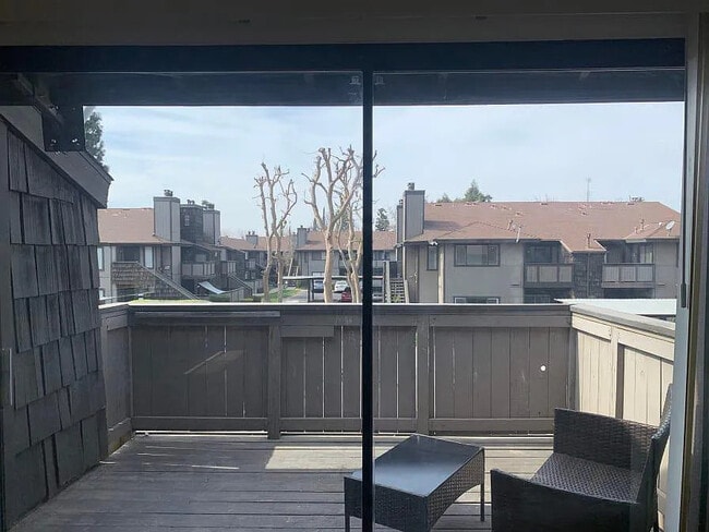 Building Photo - 1190 S Winery Ave