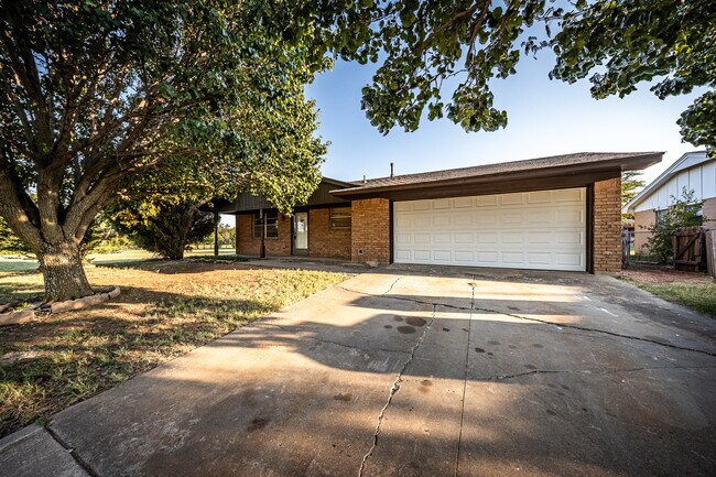 Primary Photo - 5011 SE Avalon Ave
