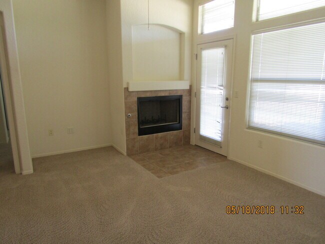 Building Photo - Beautiful 2 Bedroom/2 Bathroom Del Prado Condominium