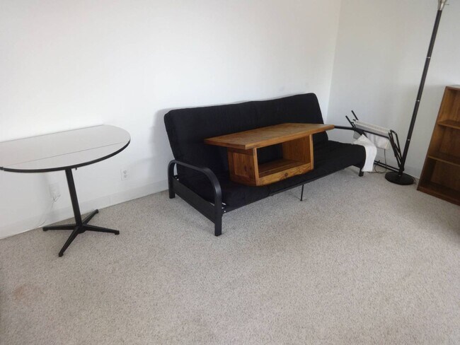 Building Photo - One Bedroom Apartment at Arlington Court