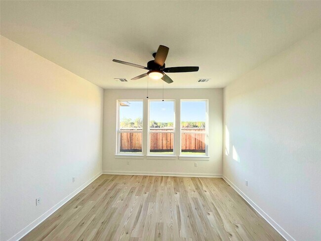 Building Photo - 401 Darley Oak Dr