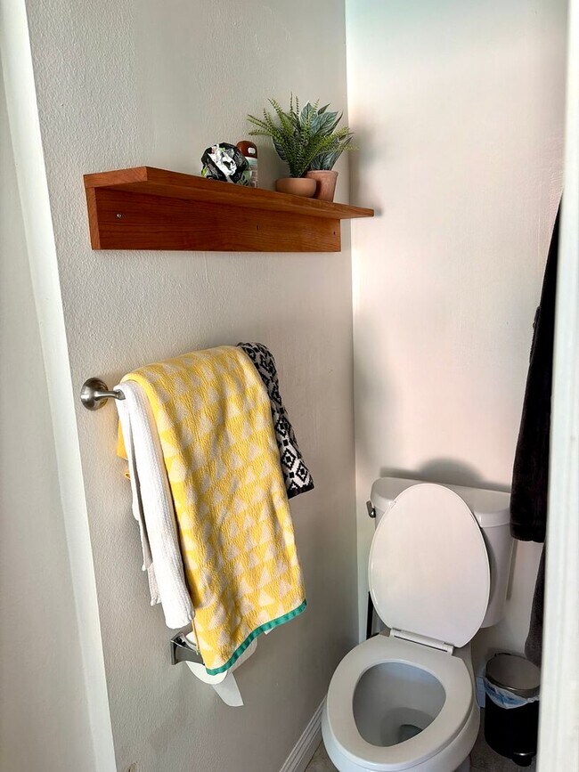 Building Photo - Quiet and Charming West LA Home!