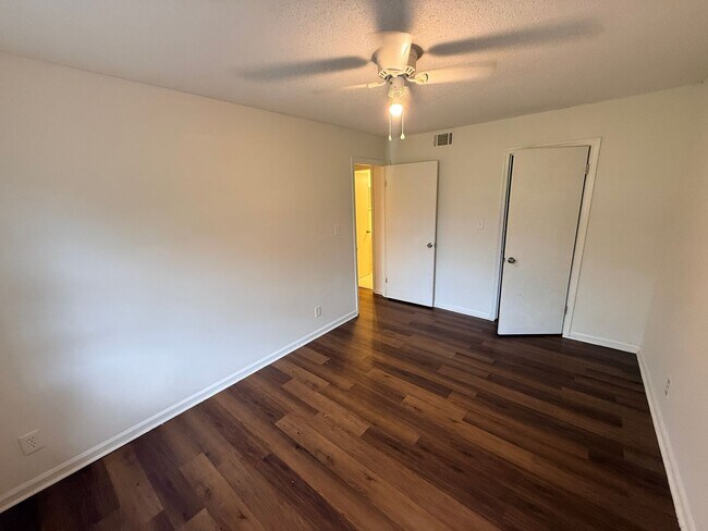 Building Photo - 5805 Hunting Ridge Ln