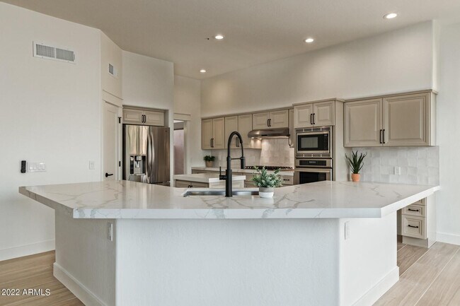 Building Photo - 13761 E Lupine Ave