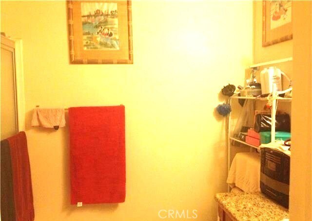 Building Photo - 1008 Las Lomas Dr
