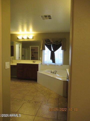 Building Photo - 3928 E Parkview Dr