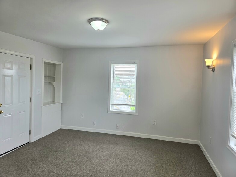 Building Photo - 503 South St