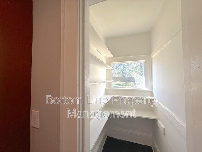 Building Photo - 307 N Linwood Ave