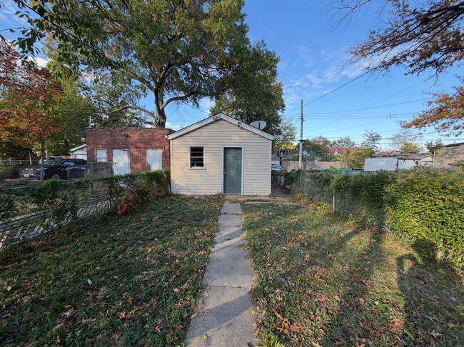 Building Photo - 5331 Arsenal St