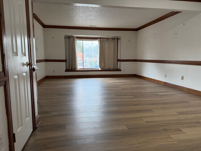 Building Photo - 722 Lord Dunmore Dr