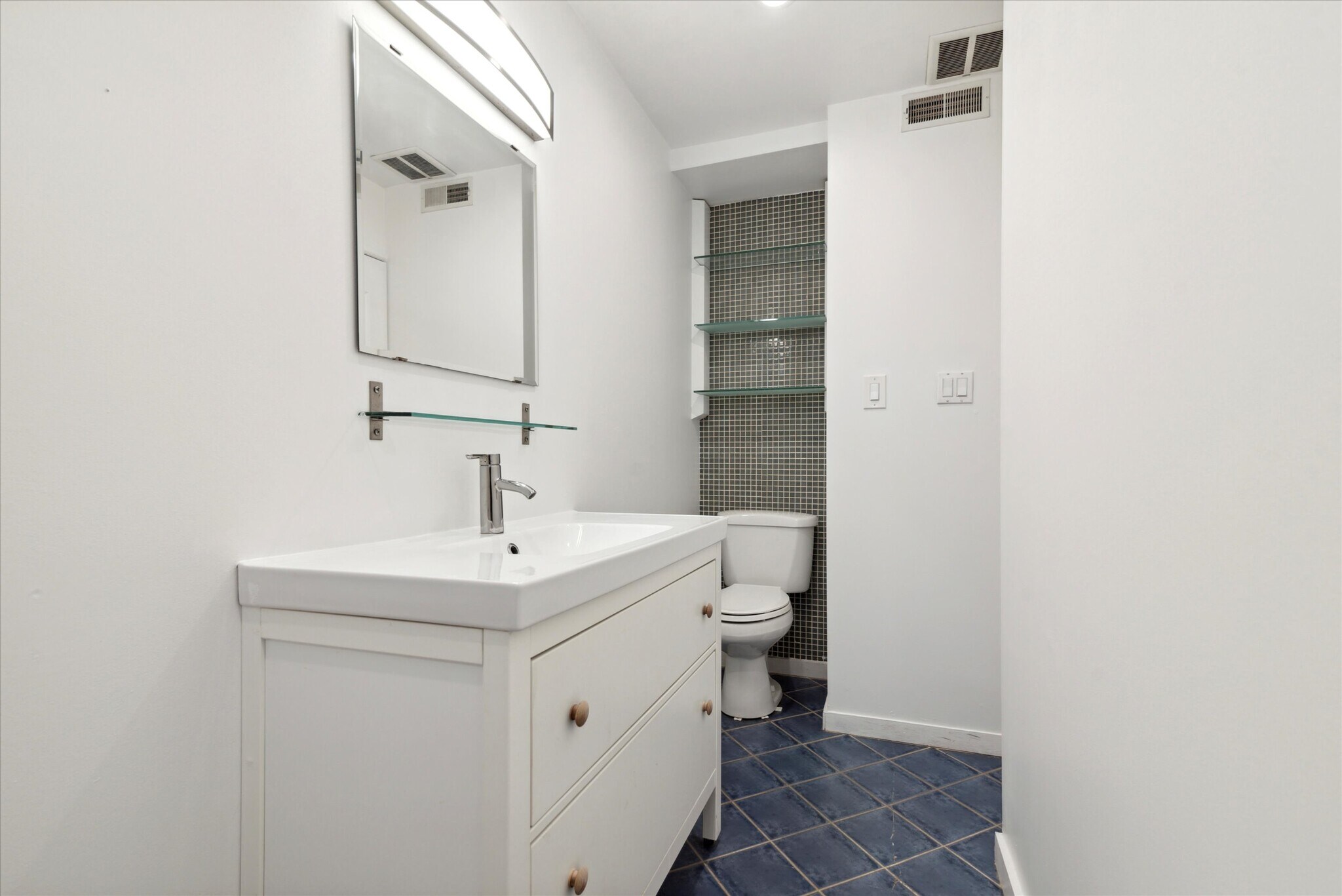 Building Photo - 1432 N Cadwallader St