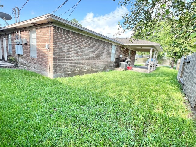 Building Photo - 4021 Avenue Q 1/2