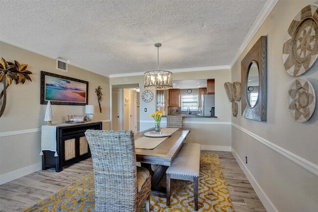 Building Photo - 3051 NE 48th St