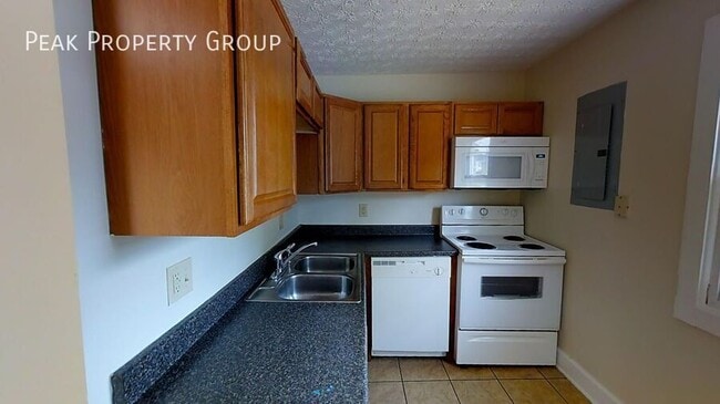 Building Photo - 1375 Indianola Ave