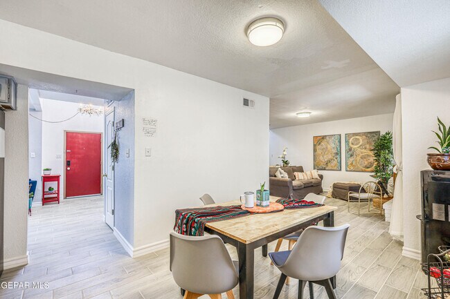 Building Photo - 7333 Golden Hawk Dr