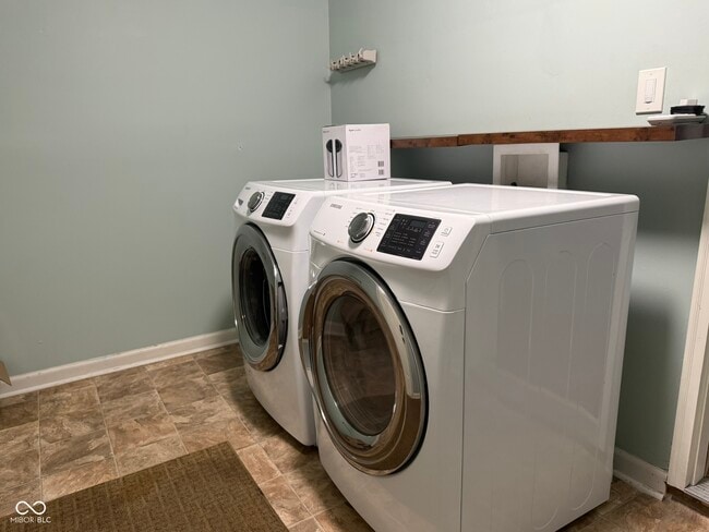 Building Photo - 1156 Hoyt Ave