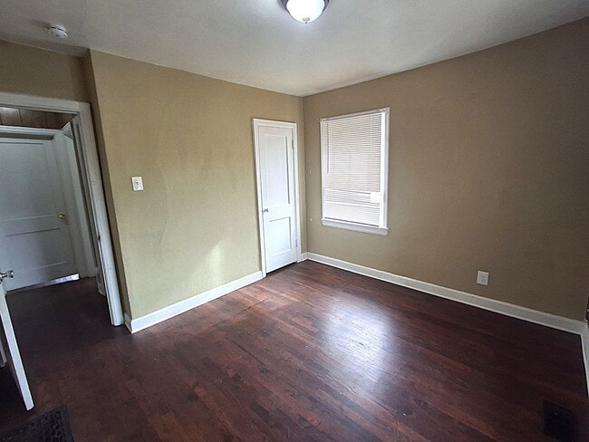 Building Photo - ALL PROSPECTIVE TENANTS MUST SUBMIT A $58 ...